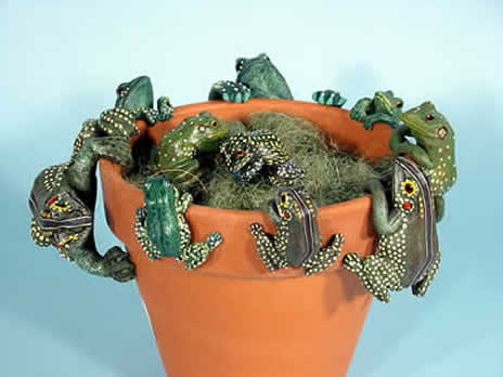 Frog pot hangers, animals to hang on flowerpots, animal pothangers, plant pot decorations