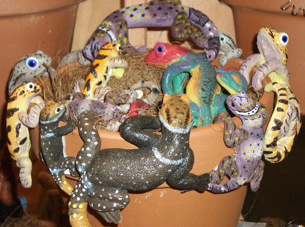animals to hang on flowerpots, animal pothangers, plant pot decorations